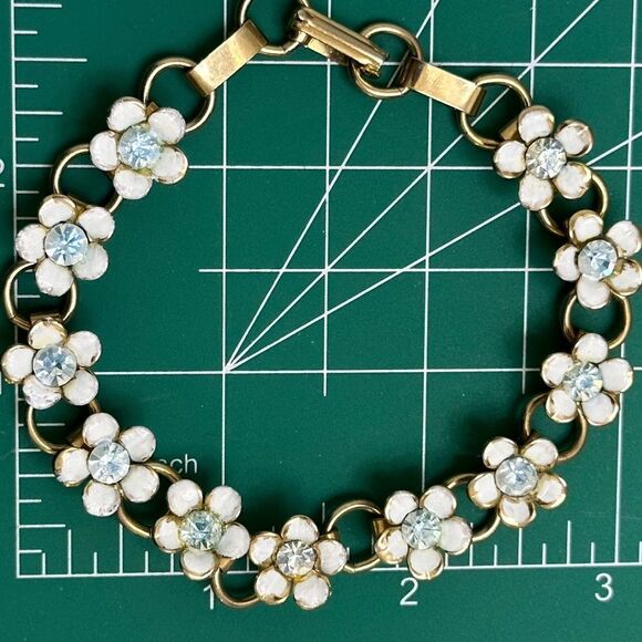 Vintage white floral sparkling crystal goldtone link bracelet 3” diameter - Picture 5 of 7